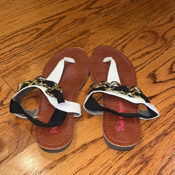 Pink & Pepper Woman’s Sandals Size 8.5 - Picture 4 of 6